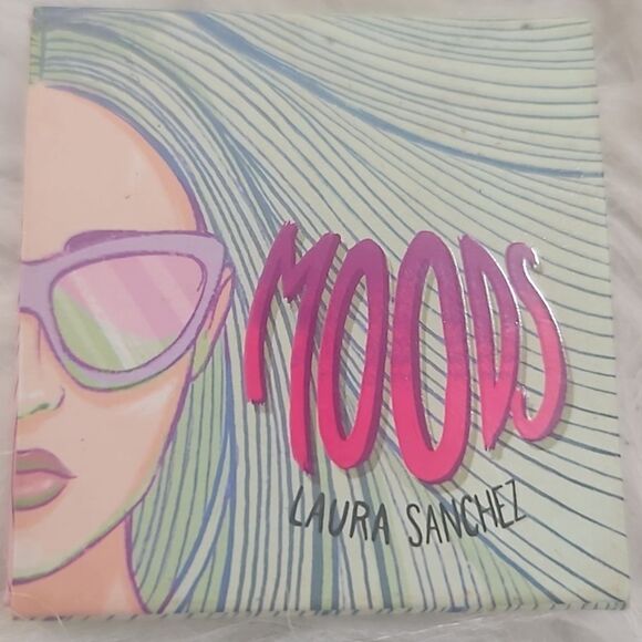 Luxie 5 piece eyeconic brush set with brush cleaner and moods pigment - Picture 9 of 11